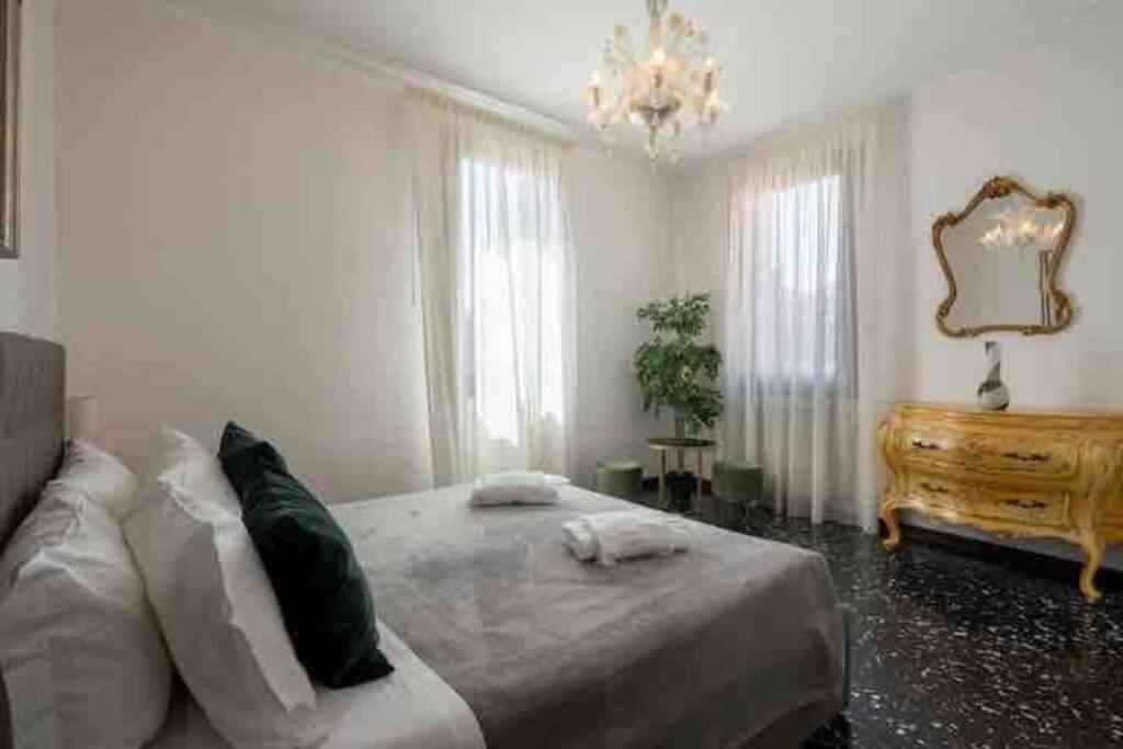 Ca' Pesaro Rooftop Terrace Apartment. Венеция Екстериор снимка